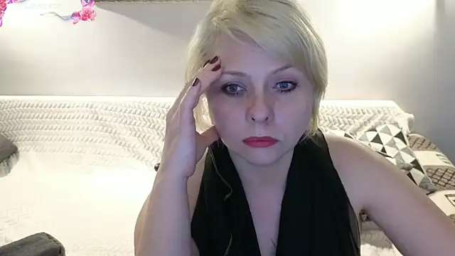 Snapshot of Gray_swann chatting on March 5, 8:32 pm Gray swann online show from March 5, 8:32 pm