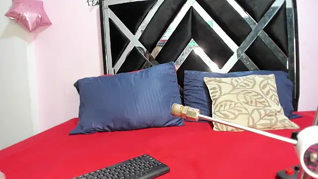 Snapshot of GabyyJones chatting on July 8, 1:43 am GabyyJones online show from July 8, 1:43 am