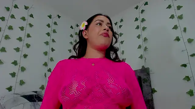 Snapshot of Miaa_Garcia chatting on May 6, 10:04 pm Miaa Garcia online show from May 6, 10:04 pm