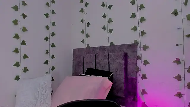 Snapshot of Miaa_Garcia chatting on May 30, 9:56 pm Miaa Garcia online show from May 30, 9:56 pm