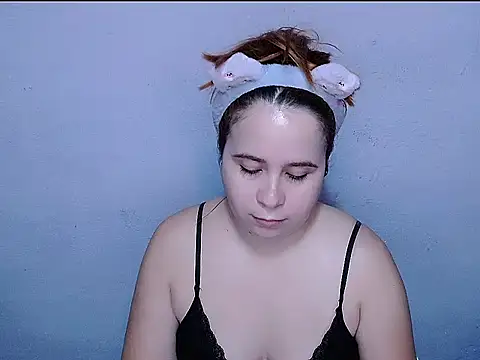 Snapshot of SubLayla01 chatting on May 13, 6:27 pm SubLayla01 online show from May 13, 6:27 pm