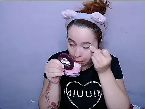 Snapshot of SubLayla01 chatting on July 9, 5:28 pm SubLayla01 online show from July 9, 5:28 pm