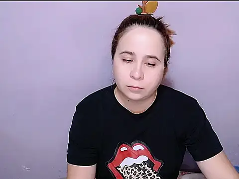 Snapshot of SubLayla01 chatting on July 25, 6:27 pm SubLayla01 online show from July 25, 6:27 pm
