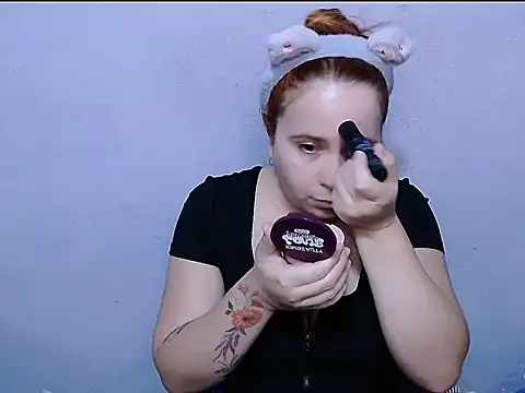 Snapshot of SubLayla01 chatting on August 1, 5:56 pm SubLayla01 online show from August 1, 5:56 pm