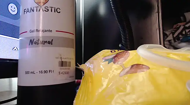 Snapshot of zoetits chatting on January 24, 6:04 pm zoetits online show from January 24, 6:04 pm