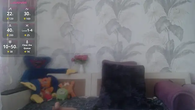 Snapshot of CamDiva113 chatting on May 8, 1:44 am CamDiva113 online show from May 8, 1:44 am