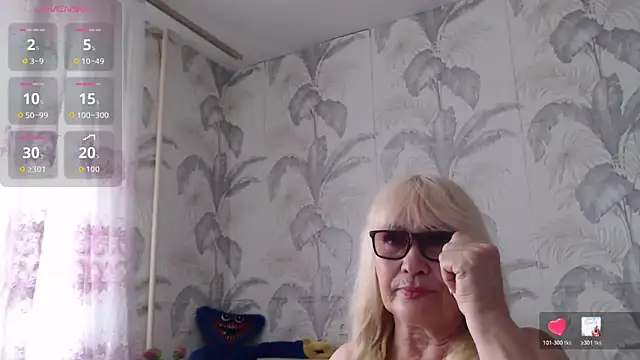 Snapshot of CamDiva113 chatting on May 26, 12:45 pm CamDiva113 online show from May 26, 12:45 pm