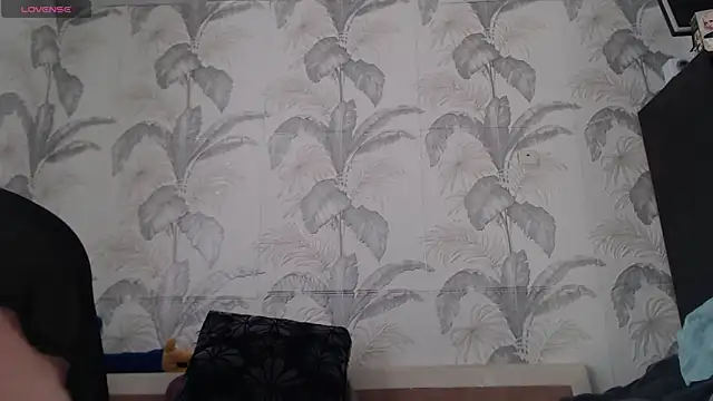 Snapshot of CamDiva113 chatting on June 9, 1:17 am CamDiva113 online show from June 9, 1:17 am