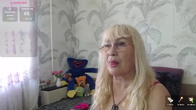 Snapshot of CamDiva113 chatting on July 5, 8:21 am CamDiva113 online show from July 5, 8:21 am