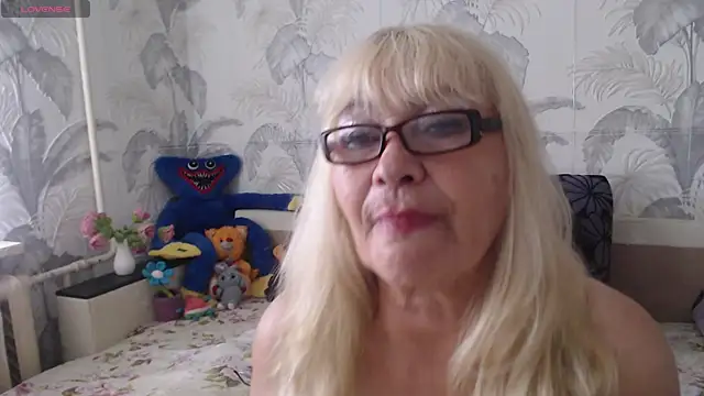 Snapshot of CamDiva113 chatting on August 2, 4:11 am CamDiva113 online show from August 2, 4:11 am