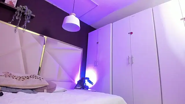 April bowie online show from October 28, 11:14 am