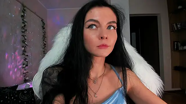 -danae- online show from January 17, 6:33 pm