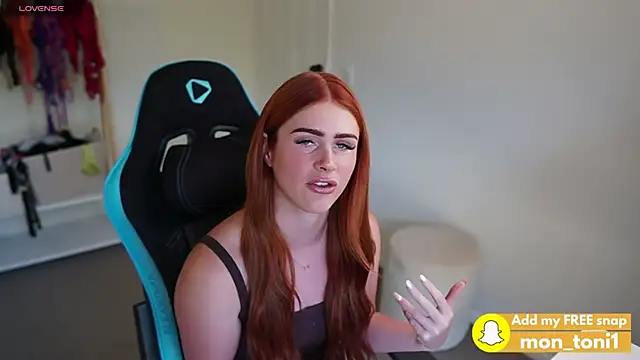 Snapshot of aus_queen chatting on December 27, 2:25 am aus queen online show from December 27, 2:25 am