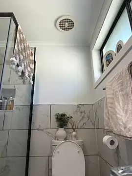 Snapshot of aus_queen chatting on March 11, 12:11 am aus queen online show from March 11, 12:11 am