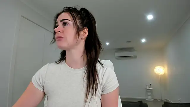 Snapshot of aus_queen chatting on October 26, 1:44 am aus queen online show from October 26, 1:44 am