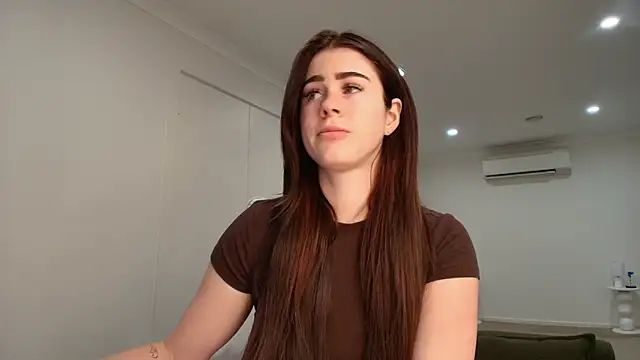 Snapshot of aus_queen chatting on October 28, 12:14 am aus queen online show from October 28, 12:14 am