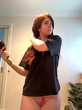 Snapshot of aus_queen chatting on November 28, 12:02 am aus queen online show from November 28, 12:02 am