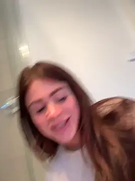 Snapshot of aus_queen chatting on November 29, 11:19 pm aus queen online show from November 29, 11:19 pm