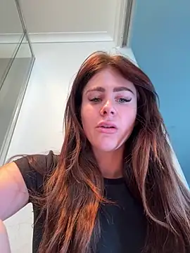 Snapshot of aus_queen chatting on December 2, 11:00 pm aus queen online show from December 2, 11:00 pm