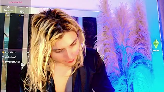 Snapshot of honey_skin chatting on February 14, 3:31 pm honey skin online show from February 14, 3:31 pm