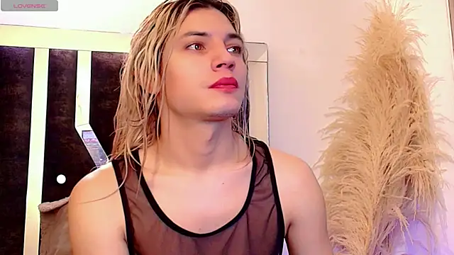 Snapshot of honey_skin chatting on February 22, 9:02 pm honey skin online show from February 22, 9:02 pm