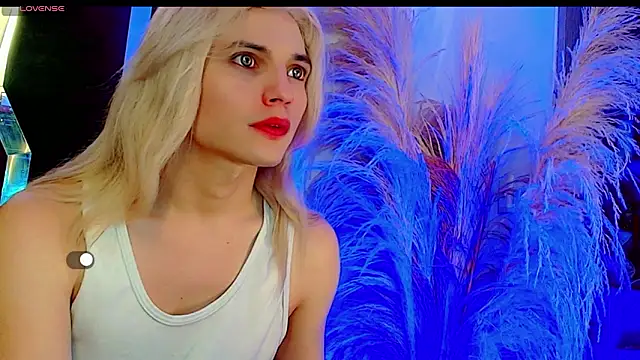 Snapshot of honey_skin chatting on March 7, 6:43 am honey skin online show from March 7, 6:43 am