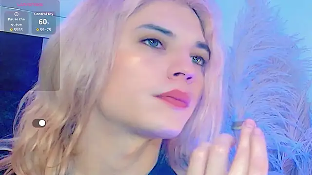 Snapshot of honey_skin chatting on March 13, 2:40 am honey skin online show from March 13, 2:40 am