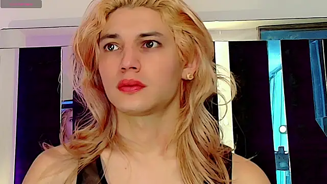 Snapshot of honey_skin chatting on March 16, 5:17 pm honey skin online show from March 16, 5:17 pm