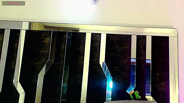 Snapshot of honey_skin chatting on March 29, 6:57 am honey skin online show from March 29, 6:57 am