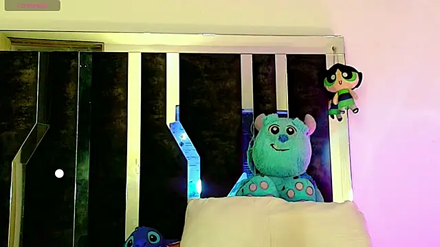 Snapshot of honey_skin chatting on April 2, 7:06 am honey skin online show from April 2, 7:06 am