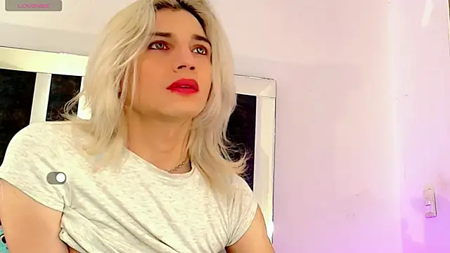 Snapshot of honey_skin chatting on April 5, 6:49 pm honey skin online show from April 5, 6:49 pm