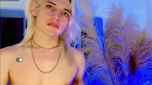 Snapshot of honey_skin chatting on June 3, 2:25 am honey skin online show from June 3, 2:25 am