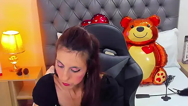 Snapshot of candy_summer28 chatting on February 20, 10:37 pm candy summer28 online show from February 20, 10:37 pm