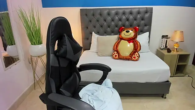 Snapshot of candy_summer28 chatting on February 28, 7:25 pm candy summer28 online show from February 28, 7:25 pm