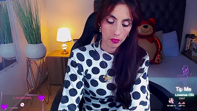 Snapshot of candy_summer28 chatting on March 4, 10:16 pm candy summer28 online show from March 4, 10:16 pm