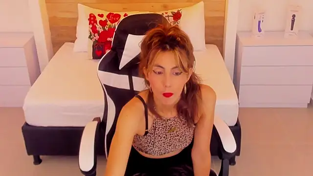 Snapshot of candy_summer28 chatting on September 13, 7:13 pm candy summer28 online show from September 13, 7:13 pm