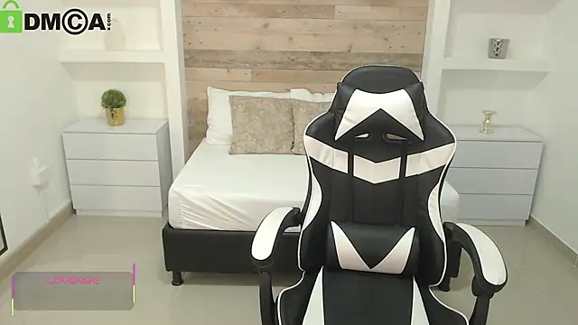 Snapshot of candy_summer28 chatting on September 24, 7:17 pm candy summer28 online show from September 24, 7:17 pm