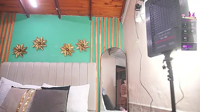 katlyn martins online show from December 1, 7:41 pm