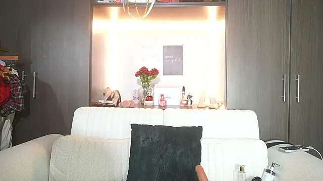 Snapshot of katlyn_martins chatting on June 14, 7:27 pm katlyn martins online show from June 14, 7:27 pm