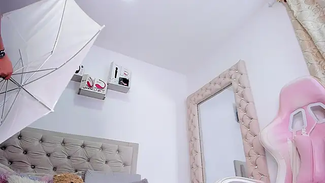 lorennahernandez01 online show from February 8, 9:13 am