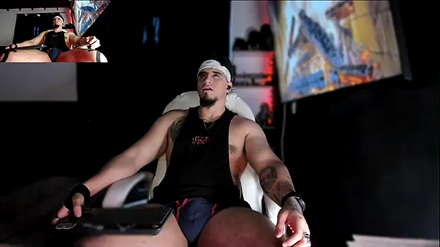 Snapshot of kingbear777 chatting on December 3, 7:55 pm kingbear777 online show from December 3, 7:55 pm