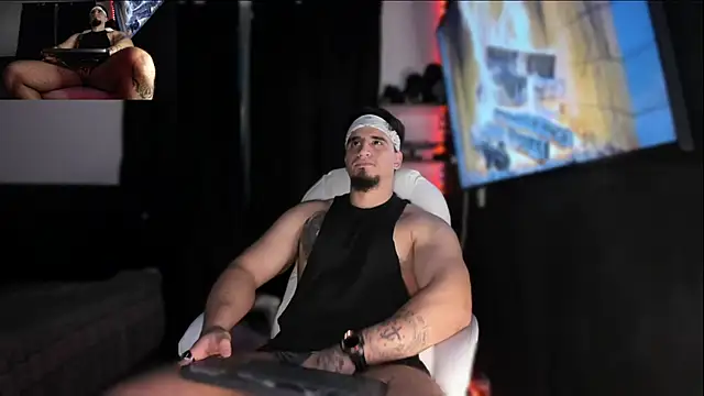 Snapshot of kingbear777 chatting on December 5, 5:06 pm kingbear777 online show from December 5, 5:06 pm