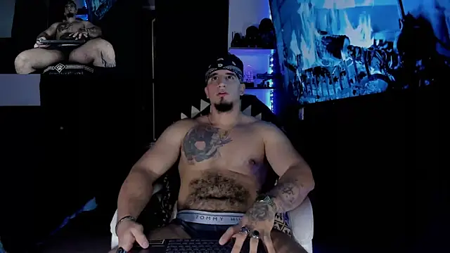 Snapshot of kingbear777 chatting on January 21, 10:08 pm kingbear777 online show from January 21, 10:08 pm