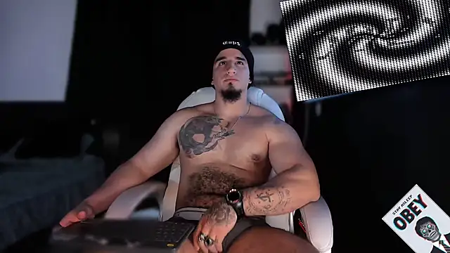 Snapshot of kingbear777 chatting on February 2, 4:59 am kingbear777 online show from February 2, 4:59 am