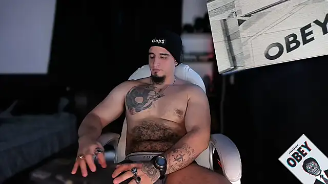 Snapshot of kingbear777 chatting on February 9, 10:11 pm kingbear777 online show from February 9, 10:11 pm