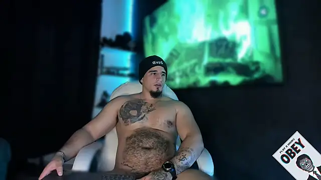 Snapshot of kingbear777 chatting on February 18, 12:04 am kingbear777 online show from February 18, 12:04 am