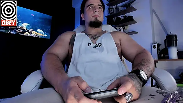 Snapshot of kingbear777 chatting on September 28, 5:02 am kingbear777 online show from September 28, 5:02 am