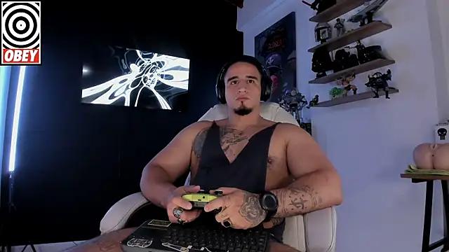 Snapshot of kingbear777 chatting on October 4, 7:23 pm kingbear777 online show from October 4, 7:23 pm