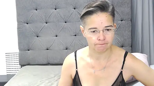 StaceyDarling online show from November 7, 6:46 am