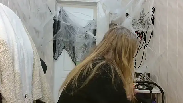 ElenaMaeer online show from October 31, 9:10 am